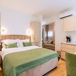 Luxury 2 Bedroom-2 Bathroom With Rooftop Terrace & Luxury App * Сплит