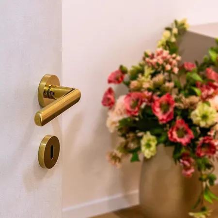 Luxury 2 Bedroom-2 Bathroom Apartment With Rooftop Terrace & Luxury Studio App *