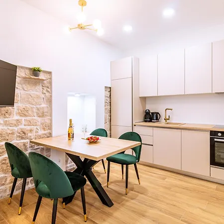Luxury 2 Bedroom-2 Bathroom Apartment With Rooftop Terrace & Luxury Studio App * Split