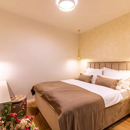 Apartment Luxury 2 Bedroom-2 Bathroom Apartment With Rooftop Terrace & Luxury Studio App *