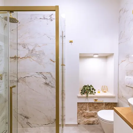 Apartment Luxury 2 Bedroom-2 Bathroom Apartment With Rooftop Terrace & Luxury Studio App