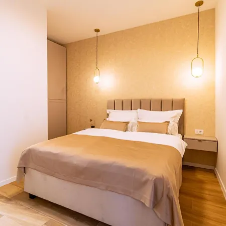 Luxury 2 Bedroom-2 Bathroom Apartment With Rooftop Terrace & Luxury Studio App Apartment