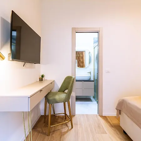 Luxury 2 Bedroom-2 Bathroom Apartment With Rooftop Terrace & Luxury Studio App Apartment Split