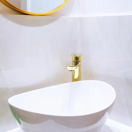 Luxury 2 Bedroom-2 Bathroom Apartment With Rooftop Terrace & Luxury Studio App Apartment