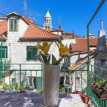 Apartment Luxury 2 Bedroom-2 Bathroom Apartment With Rooftop Terrace & Luxury Studio App *