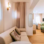 Luxury 2 Bedroom-2 Bathroom With Rooftop Terrace & Luxury App *
