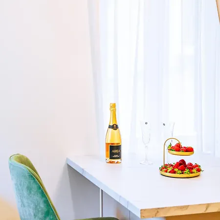 Luxury 2 Bedroom-2 Bathroom Apartment With Rooftop Terrace & Luxury Studio App Appartement *