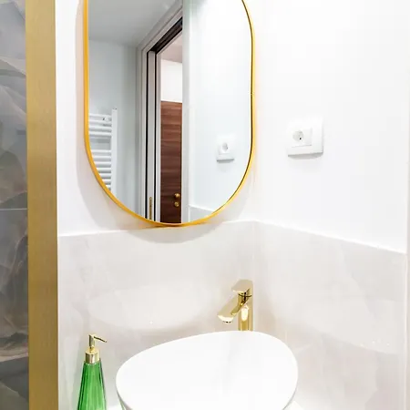 Luxury 2 Bedroom-2 Bathroom With Rooftop Terrace & Luxury App *