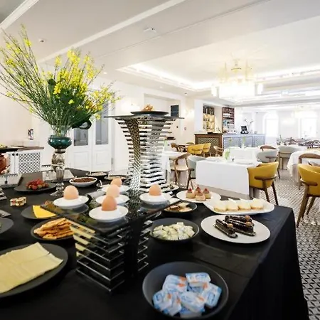 Luxury 2 Bedroom-2 Bathroom With Rooftop Terrace & Luxury App